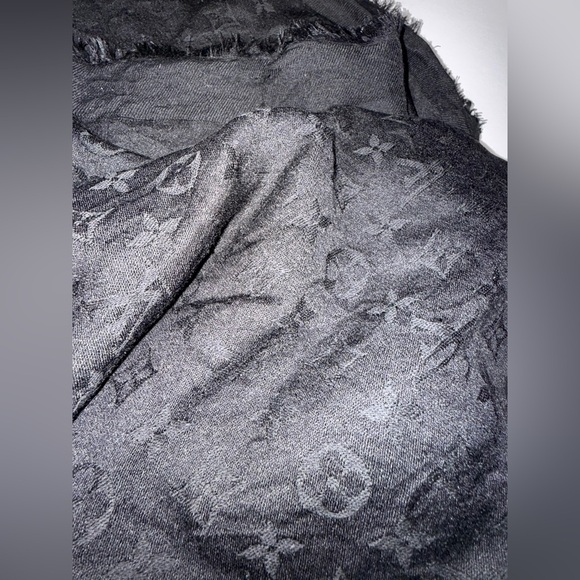 Louis Vuitton Black Monogram Scarf - Picture 2 of 5